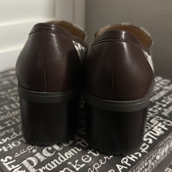 Coach Cora Loafer in the brown jacquard print size 6. - Picture 7 of 10